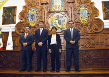 Lalo Rivera presenta propuestas  en la BUAP y rectora reconoce el apoyo que brindó a la universidad durante su gestión como alcalde de Puebla