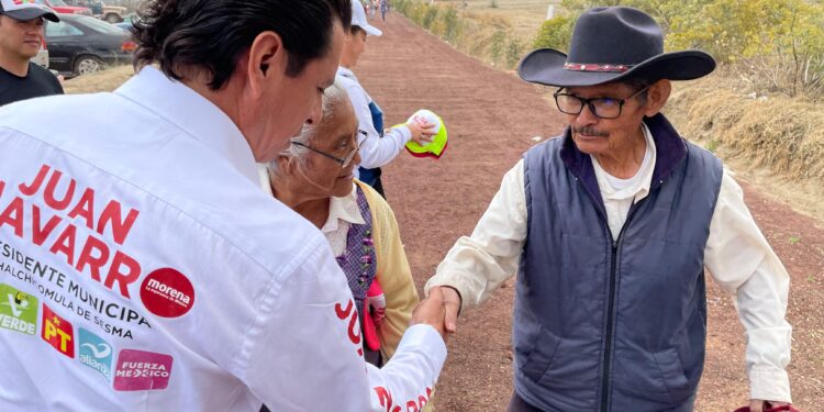 Por Amor a Chalchicomula de Sesma; Juán Navarro recorre calles y hogares escuchando a los ciudadanos