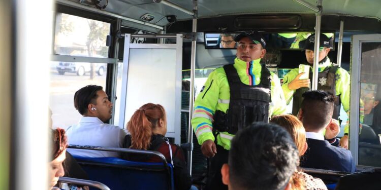Continúan operativos en el transporte público