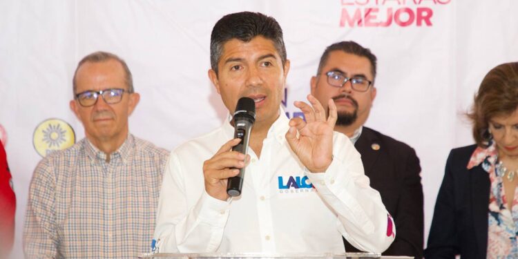 Lalo Rivera presenta su declaración 5 de 5 por una Puebla transparente