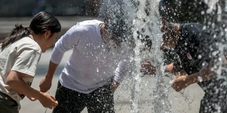 Tres fenómenos mantendrán fuertes lluvias y altas temperaturas en México