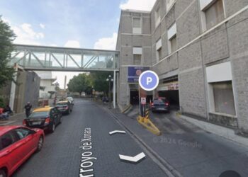 Un hombre se lanzó desde el 4to piso del estacionamiento en el barrio del Alto; murió
