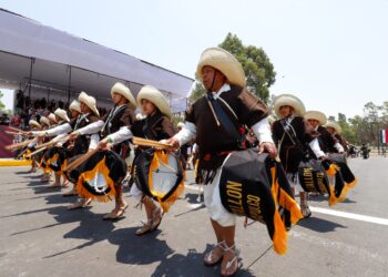 Miles de personas disfrutaron el desfile del 5 de mayo en Puebla