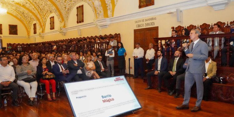 Pepe Chedraui se presentó con éxito ante el Consejo Universitario de la BUAP