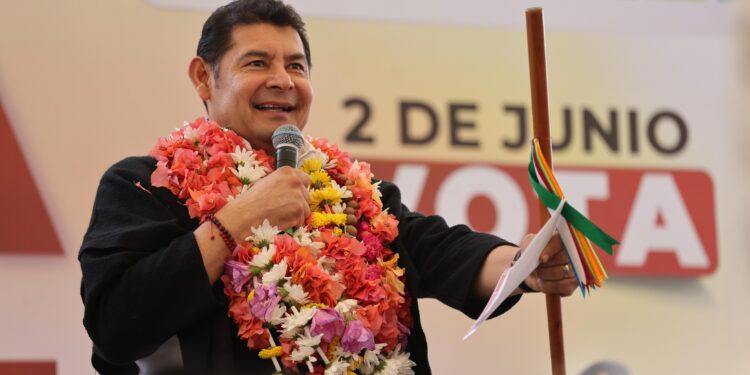 Armenta analiza participar en el debate organizado por Coparmex