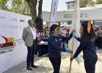 Entrega Rectora Lilia Cedillo uniformes a equipos representativos BUAP que participarán en JUDENEMS Puebla 2024