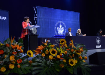 Preside Rectora María Lilia Cedillo Ramírez graduaciones de preparatorias de la BUAP