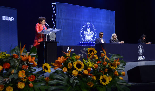 Preside Rectora María Lilia Cedillo Ramírez graduaciones de preparatorias de la BUAP