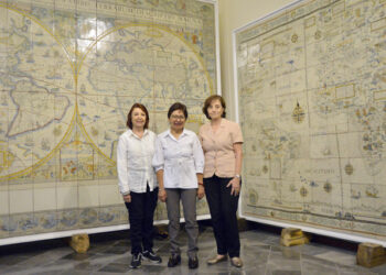 La Rectora Lilia Cedillo Ramírez visita la exposición El Arte de la Cartografía en Talavera Poblana