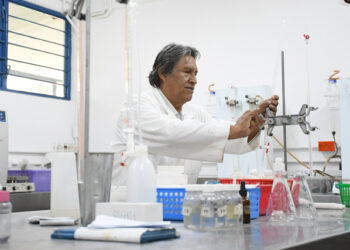 Investigadores BUAP diseñan método analítico para medir glifosato en miel