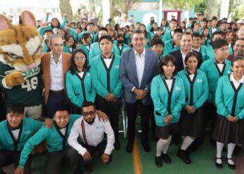 Con una inversión de 2.7 mdp, Salomón Céspedes inauguró el techado de la plaza cívica del COBAEP plantel 21