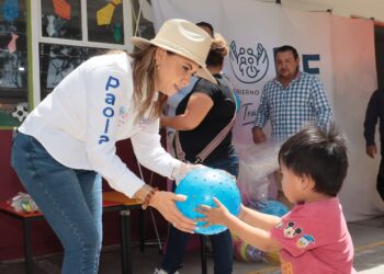 Recorre Paola Angon CAICS del municipio para festejar a la infancia cholulteca