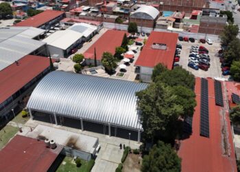 Sergio Salomón inaugura el techado de la plaza cívica en la secundaria del Centro Escolar “Prof. Gregorio de Gante”