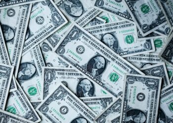 Dólar roza los 19 pesos, previo a baja de inflación en EE.UU.