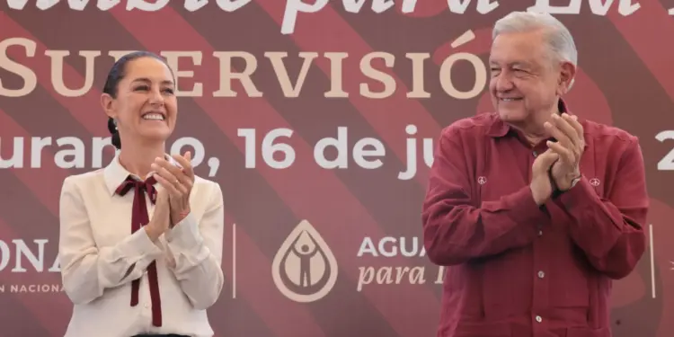 “¡No estoy metiéndome en nada!”: AMLO niega ‘palomear’ a integrantes del Gabinete de Sheinbaum