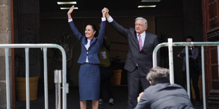 Sheinbaum y López Obrador se reúnen en Palacio Nacional