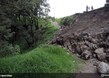 Lluvias en Puebla generan deslizamiento de ladera en una vivienda de Libres y muere una persona