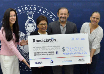 Entrega la Rectora María Lilia Cedillo apoyo para el programa de Escuelas Comunitarias del CUPS