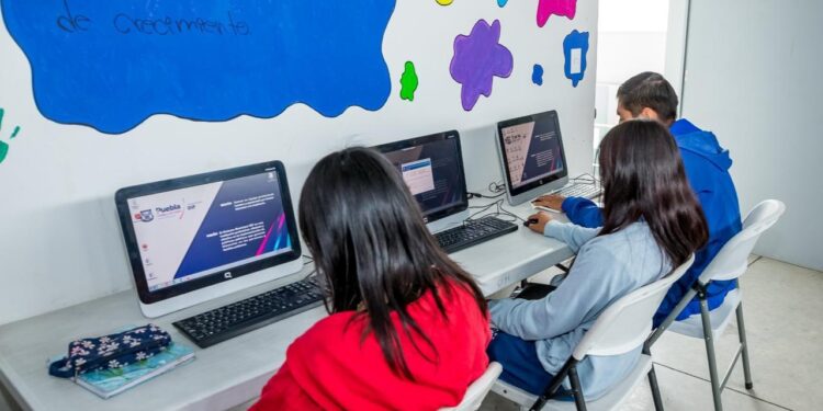 Convocan a inscribirse al programa «Jóvenes con Rumbo» del SMDIF