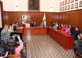 Regidores de San Pedro Cholula pretenden obtener bono de 500 mil pesos; Paola Angón se negó