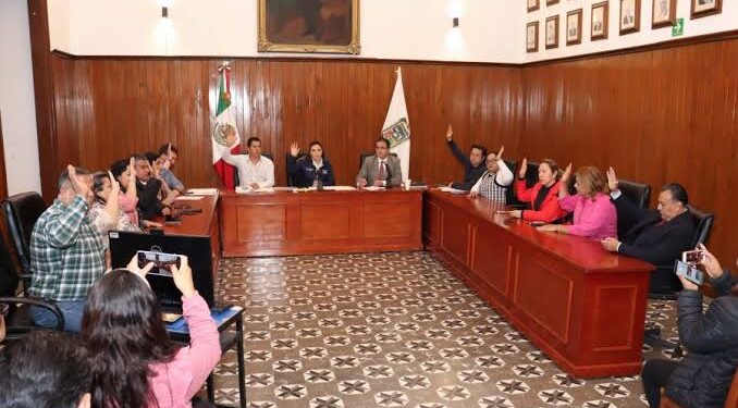 Regidores de San Pedro Cholula pretenden obtener bono de 500 mil pesos; Paola Angón se negó