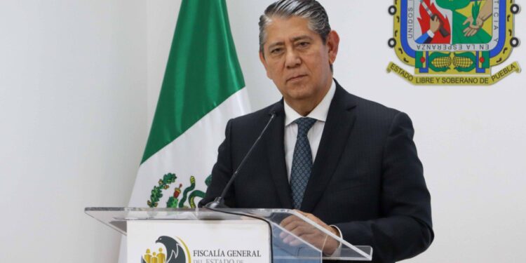 FGE detiene en la TAPO al alcalde de Zapotitlán de Méndez, Emiliano Vázquez