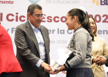 Sergio Salomón presidió el inicio del Ciclo Escolar 2024-2025; pide a padres de familia revisar las mochilas de sus hijos