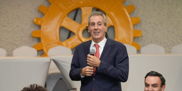Acude Pepe Chedraui a reunión del Club Rotario Puebla Industrial