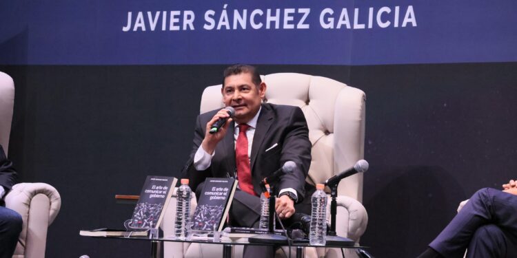 Alejandro Armenta destaca la comunicación como clave en la gobernanza durante presentación de libro
