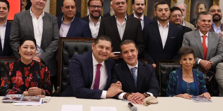 Comunicar eficientemente, es gobernar con cercanía: Armenta