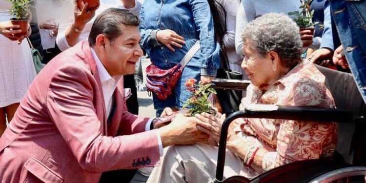 La atención a los adultos mayores forma parte de los gobiernos humanistas refrenda Armenta