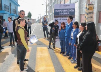 Entrega Angon calle pavimentada a vecinos de Santiago Mixquitla
