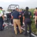 Vuelca camioneta con 25 migrantes en carretera de Veracruz