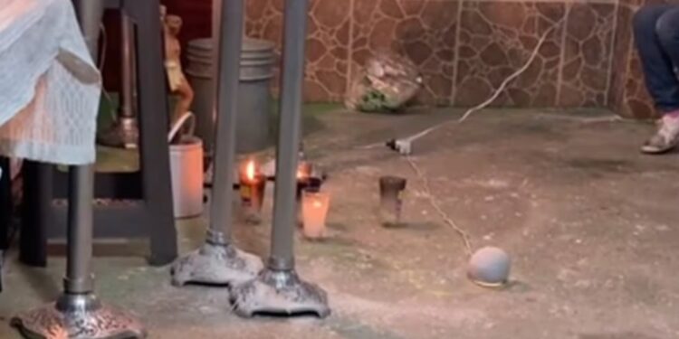 Bocina ‘Alexa’ reza el rosario en Tlaxcala