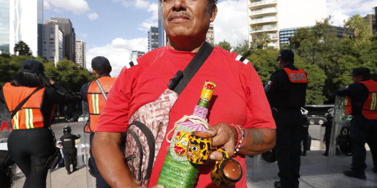 “Ha sido un fracaso para nosotros”: padre de normalistas desaparecido de Ayotzinapa se despide de AMLO