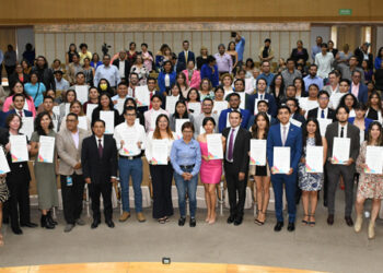 Reciben 245 egresados BUAP el Premio Ceneval al Desempeño de Excelencia EGEL