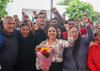 Cuachayotla y Manantiales reafirman respaldo y confianza en Tonantzin Fernández