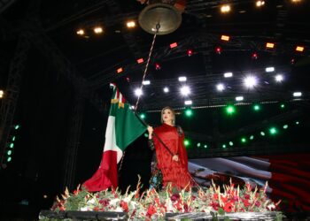 Encabeza Paola Angon Grito de Independencia en San Pedro Cholula