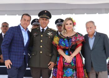 Más de 7 mil personas participan en el Desfile del 214° Aniversario de la Independencia
