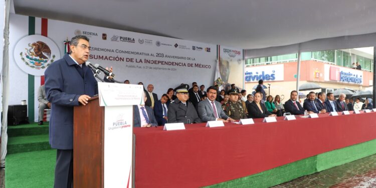 Encabeza Céspedes Conmemorativa por el 203 Aniversario de la Consumación de la Independencia de México
