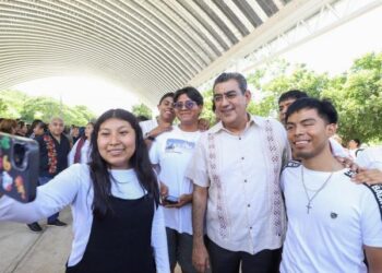 Sergio Salomón preside inauguración del techado en la secundaria general “Ricardo Flores Magón”