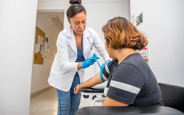 SMDIF Puebla ofrece estudios médicos en el su laboratorio certificado