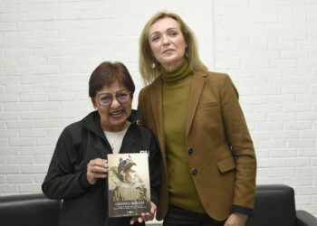 Se presenta la escritora española Cristina Morató en la Preparatoria Lázaro Cárdenas del Río