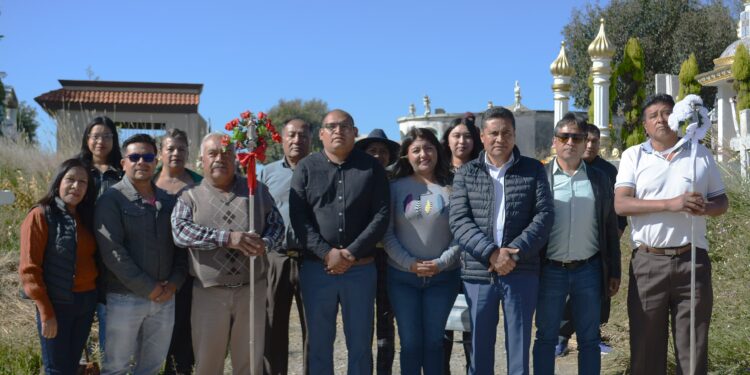 Inicia Armando Aguirre limpieza de panteones de Coronango