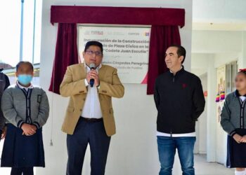 Entrega CAPCEE techado en la primaria “Cadete Juan Escutia”
