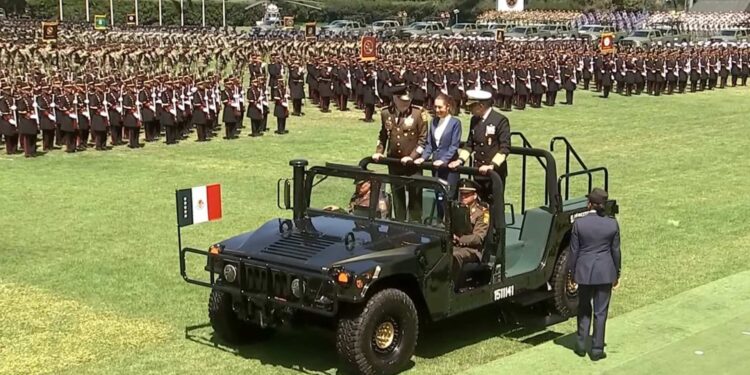 “Seguirán los tiempos de las hazañas pacíficas de México y sus Fuerzas Armadas”: Sheinbaum en primera salutación de Sedena, Semar y GN