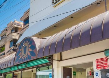 Hombres armados asaltan a clientes de Taqueria La Oriental de la 31 Poniente