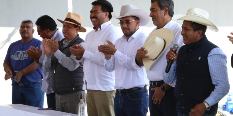 Sin distingo partidista, gobierno de Sergio Salomón ejecuta obra en los municipios