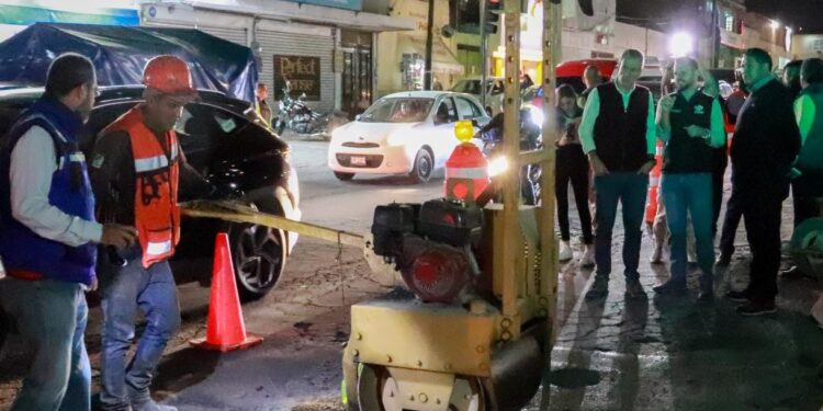 Encabeza Pepe Chedraui supervisión de trabajos de bacheo nocturno en la Capital