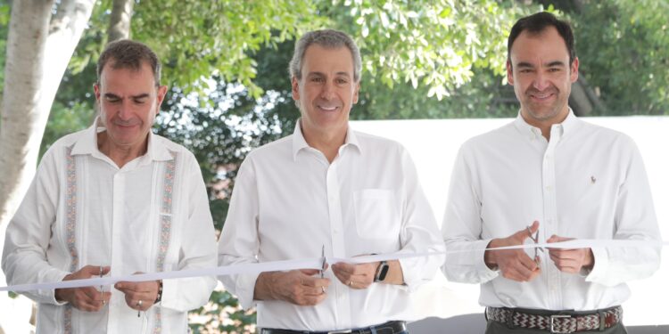 Promueve Pepe Chedraui colaboración e intercambio cultural al inaugurar exposición “Presencia de Oaxaca en Puebla”